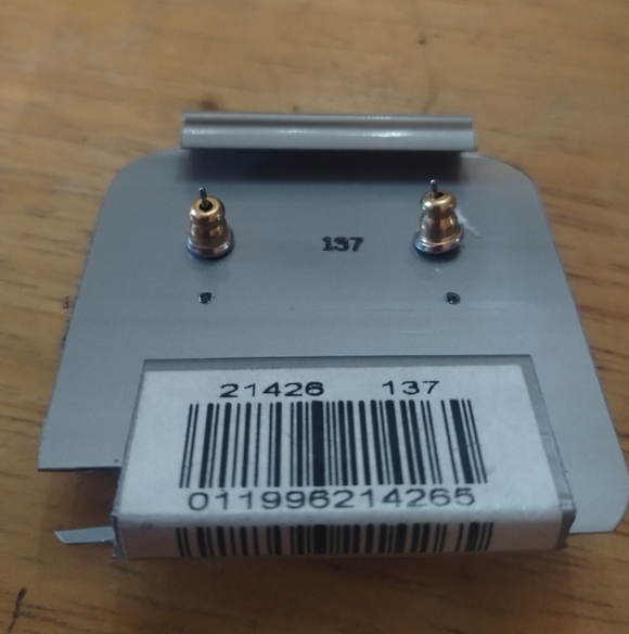 New 1928  Heart Drop Earrings - Picture 3 of 3